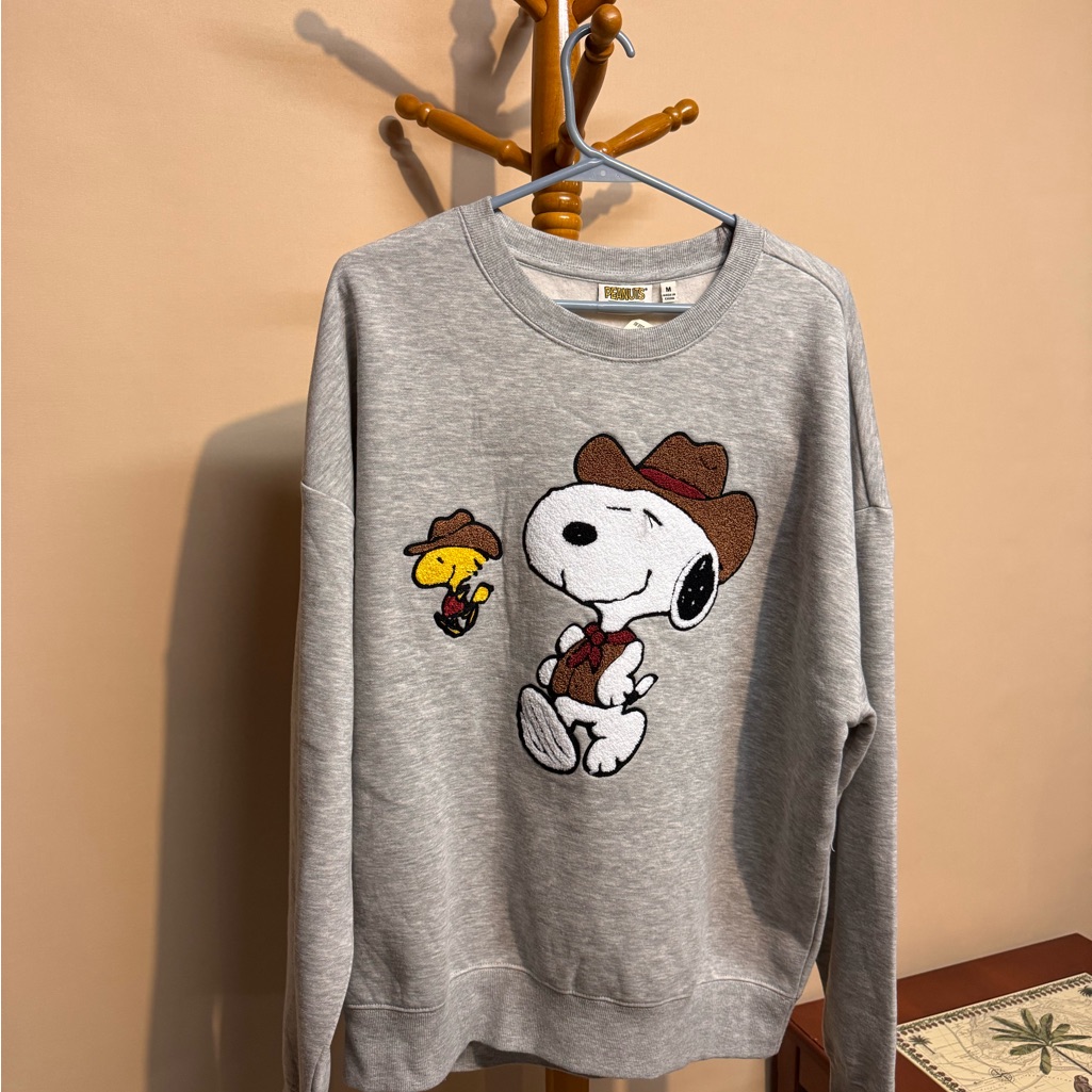 Men’s Aeropostale Peanuts Gray Crewneck With Snoopy & Woodstock Cowboy Patch